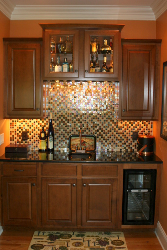 Design ideas for a traditional wine cellar in Wilmington.