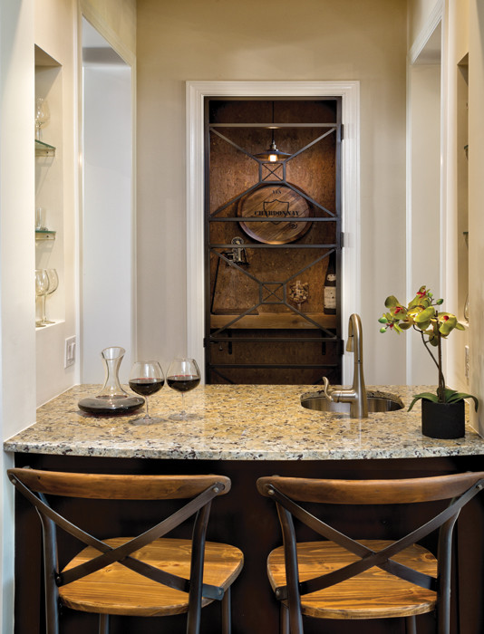Design ideas for a traditional wine cellar in Tampa.
