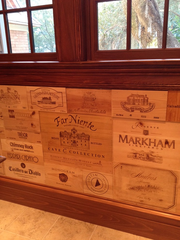 Klassischer Weinkeller mit diagonaler Lagerung in Charleston