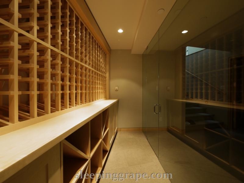 Inspiration pour une cave à vin minimaliste.