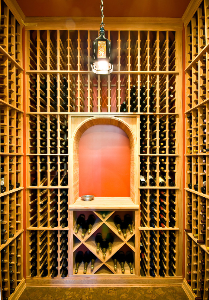 Idéer för att renovera en vintage vinkällare, med gult golv