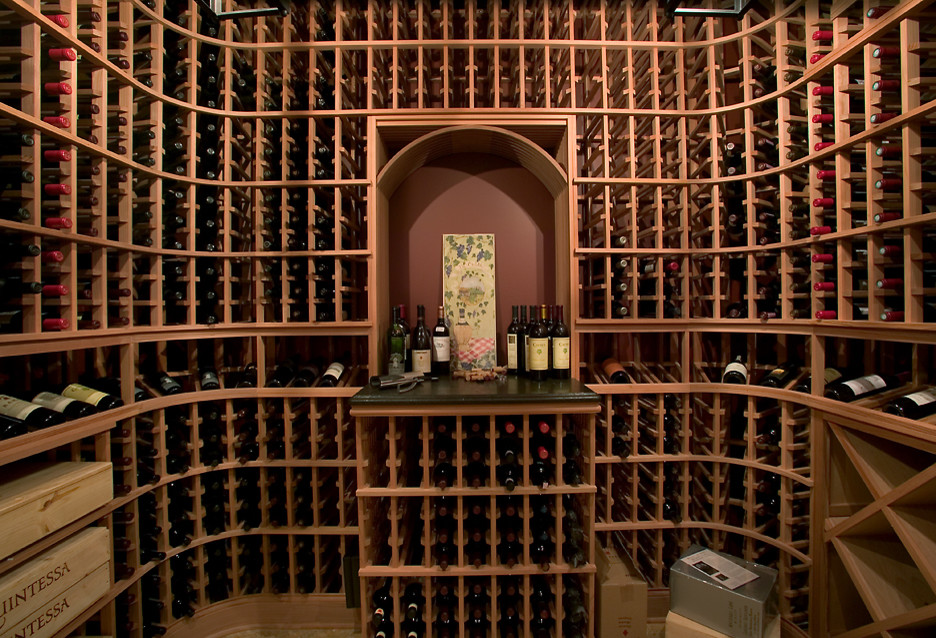 Wine cellar - traditional wine cellar idea in Grand Rapids