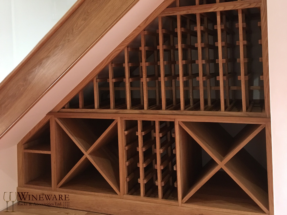 Inspiration pour une cave à vin design avec des casiers.