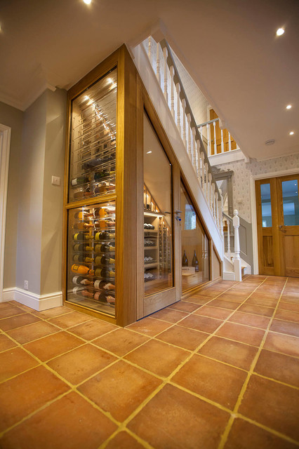 Under the Stairs Custom Wine Cellar Cave a Vin Essex par Sorrells Custom Wine Rooms Houzz