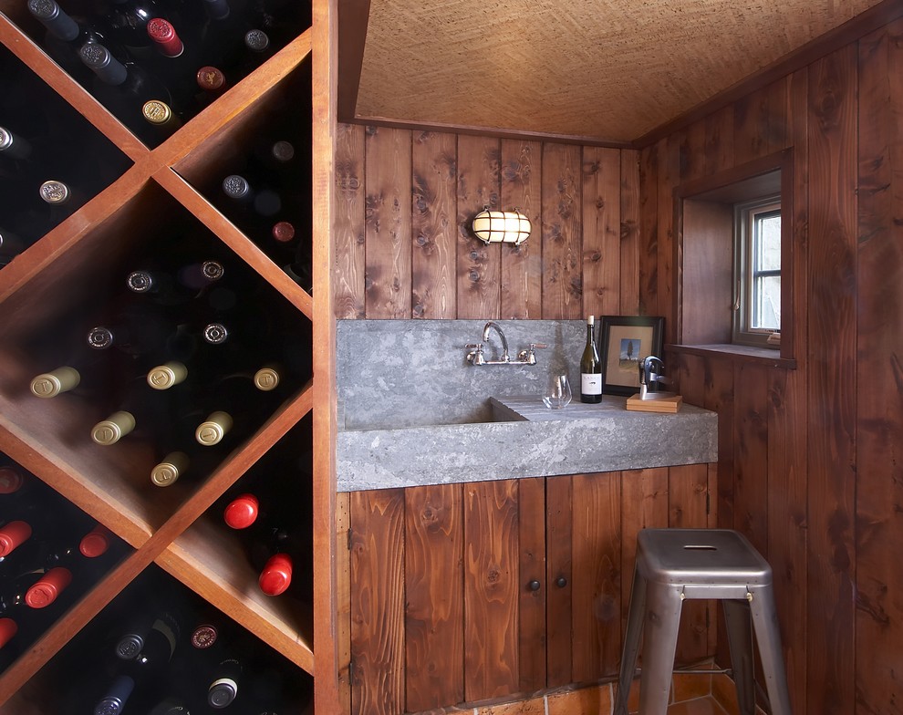 Idée de décoration pour une cave à vin bohème.