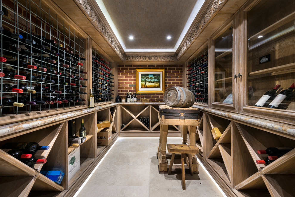 Réalisation d'une petite cave à vin tradition avec des casiers.