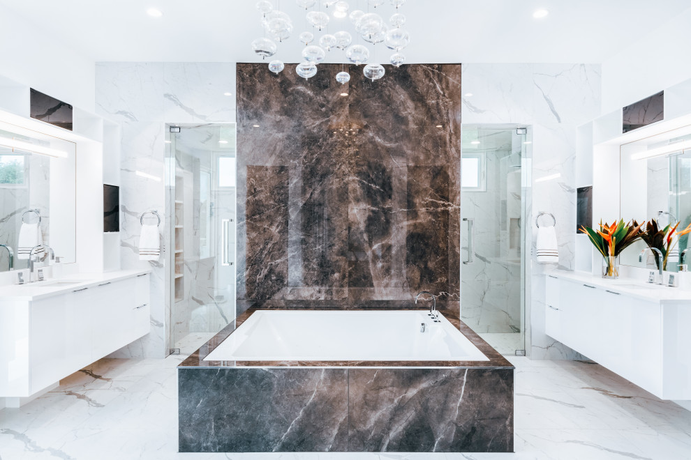 Diseño de cuarto de baño contemporáneo de tamaño medio con suelo de baldosas de cerámica y suelo blanco