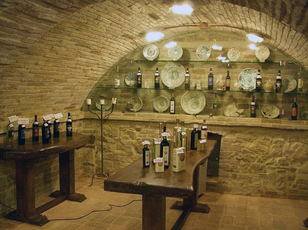 Exemple d'une cave à vin chic.