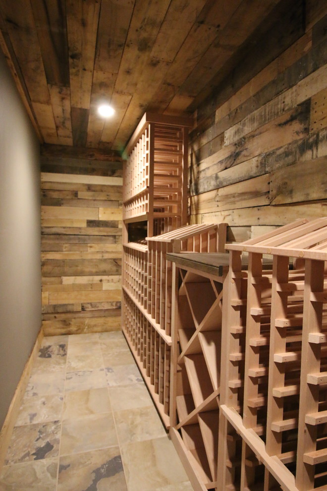 Design ideas for a rustic wine cellar in Chicago.