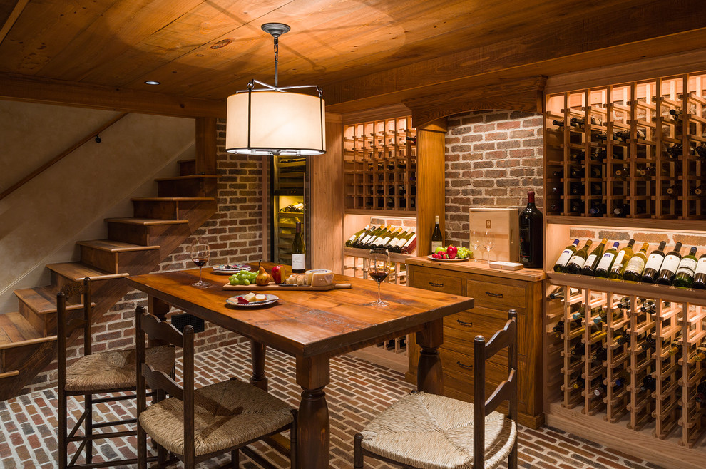 Inspiration pour une cave à vin traditionnelle avec un sol en brique, des casiers et un sol rouge.