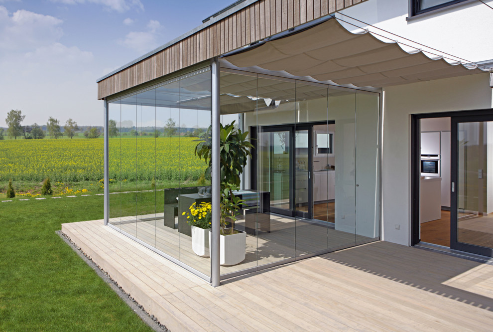 Ispirazione per una veranda design di medie dimensioni con parquet chiaro