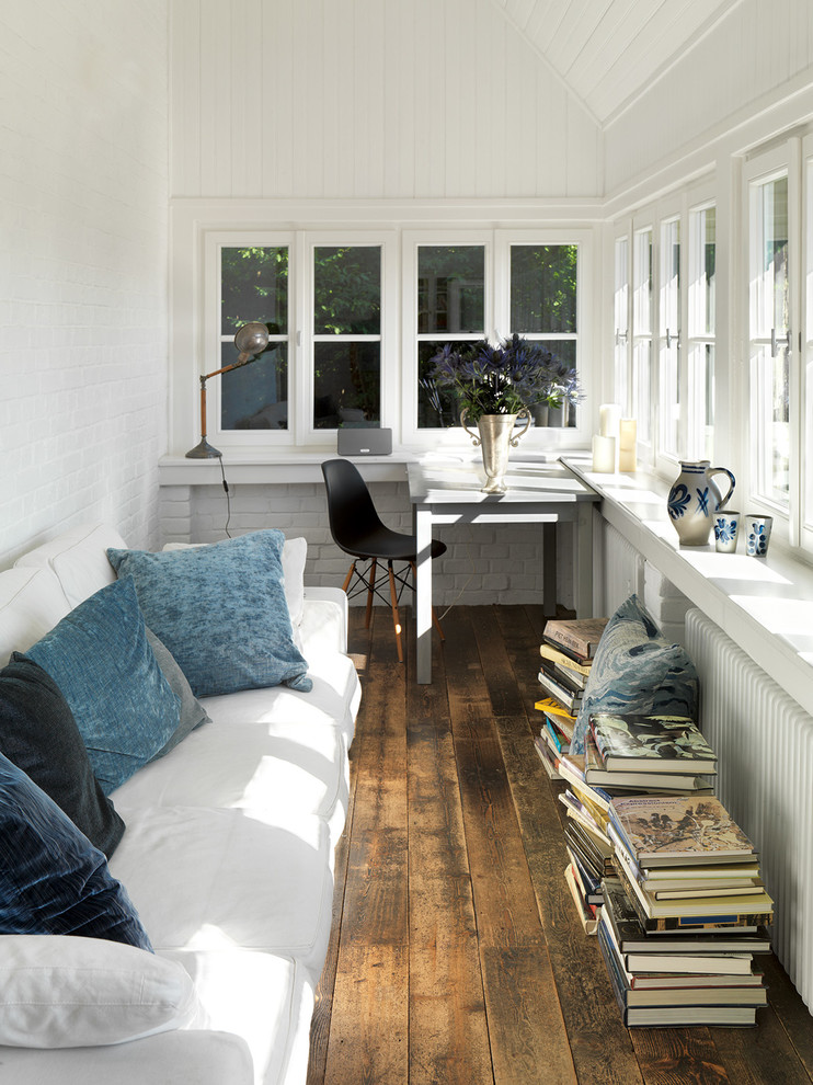 Small country dark wood floor and brown floor sunroom photo in Berlin with no fireplace and a standard ceiling