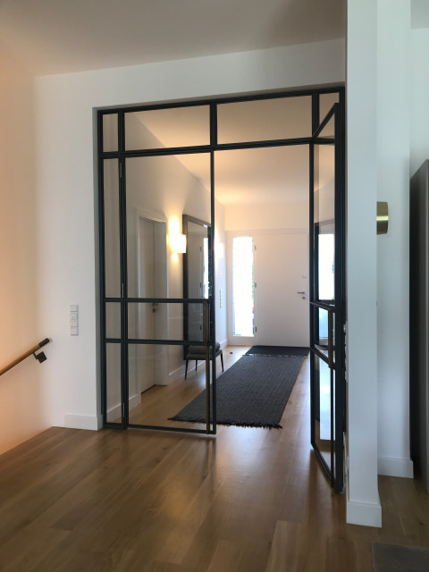 2-flügelige Stahl-Loft-Türen mit Seitenteilen und Oberlicht -  Minimalistisch - Wohnbereich - Düsseldorf - von Metallmanufaktur van de  Weyer | Houzz