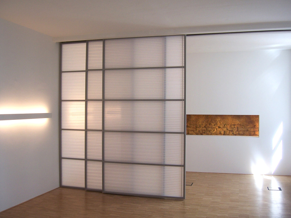 This is an example of a modern living room in Cologne.