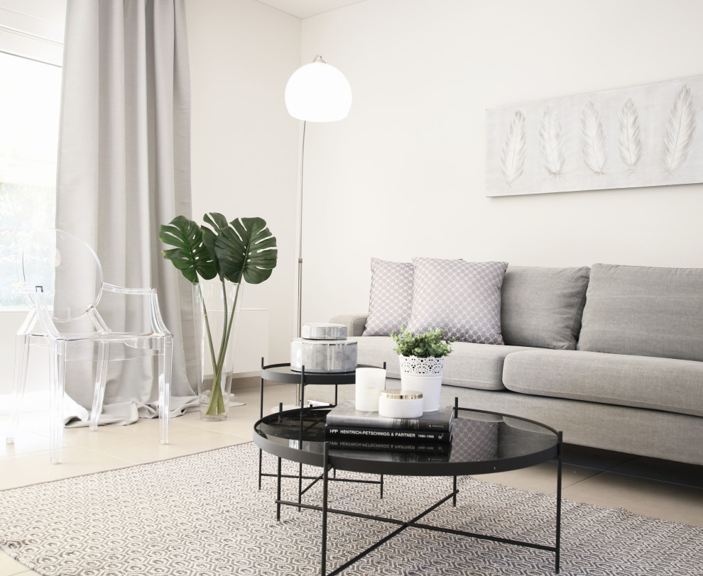 Example of a minimalist family room design in Dusseldorf