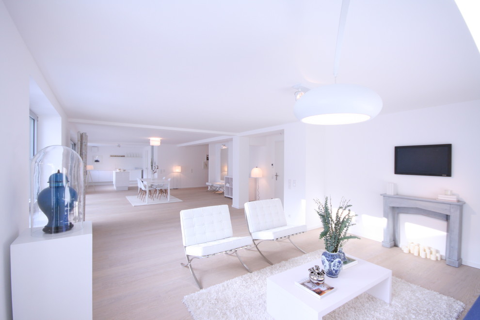 This is an example of a contemporary living room in Dusseldorf.