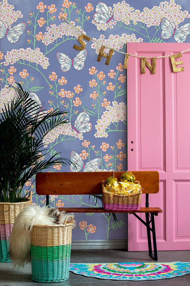 Exempel på ett shabby chic-inspirerat vardagsrum, med blå väggar och vinylgolv