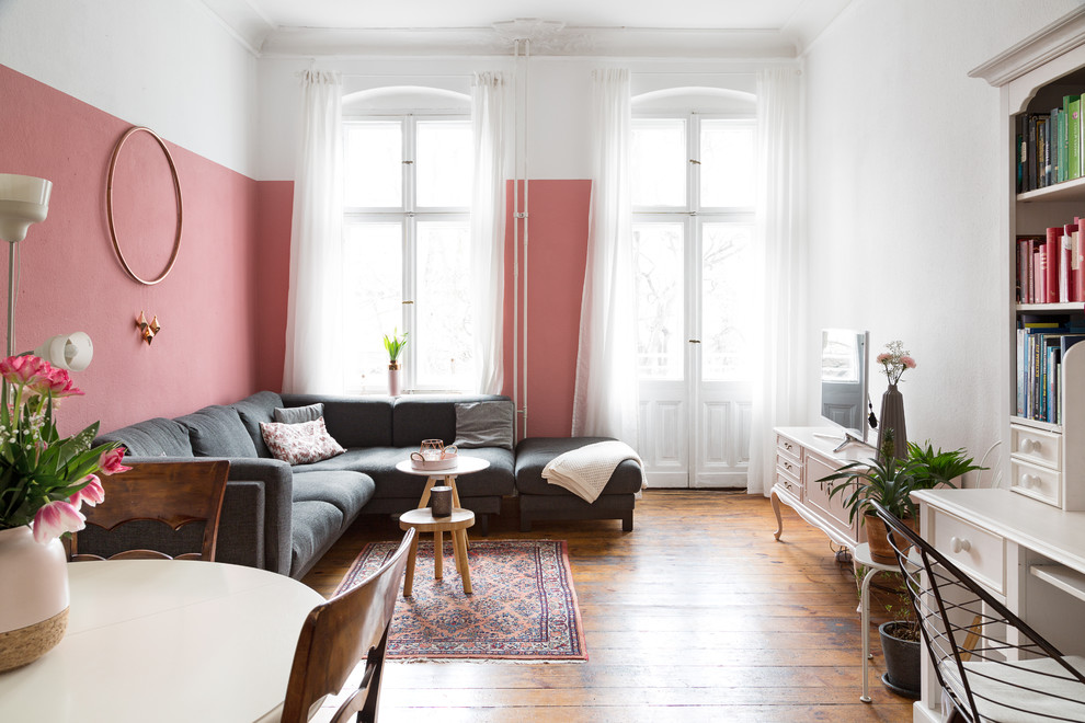 Inspiration for a scandinavian family room remodel in Berlin