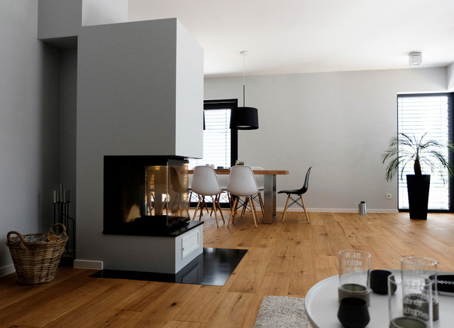 Haus A / offener Wohnbereich mit Kamin als Raumteiler - Modern -  Wohnbereich - Frankfurt am Main - von RESONATOR Coop Architektur + Design |  Houzz