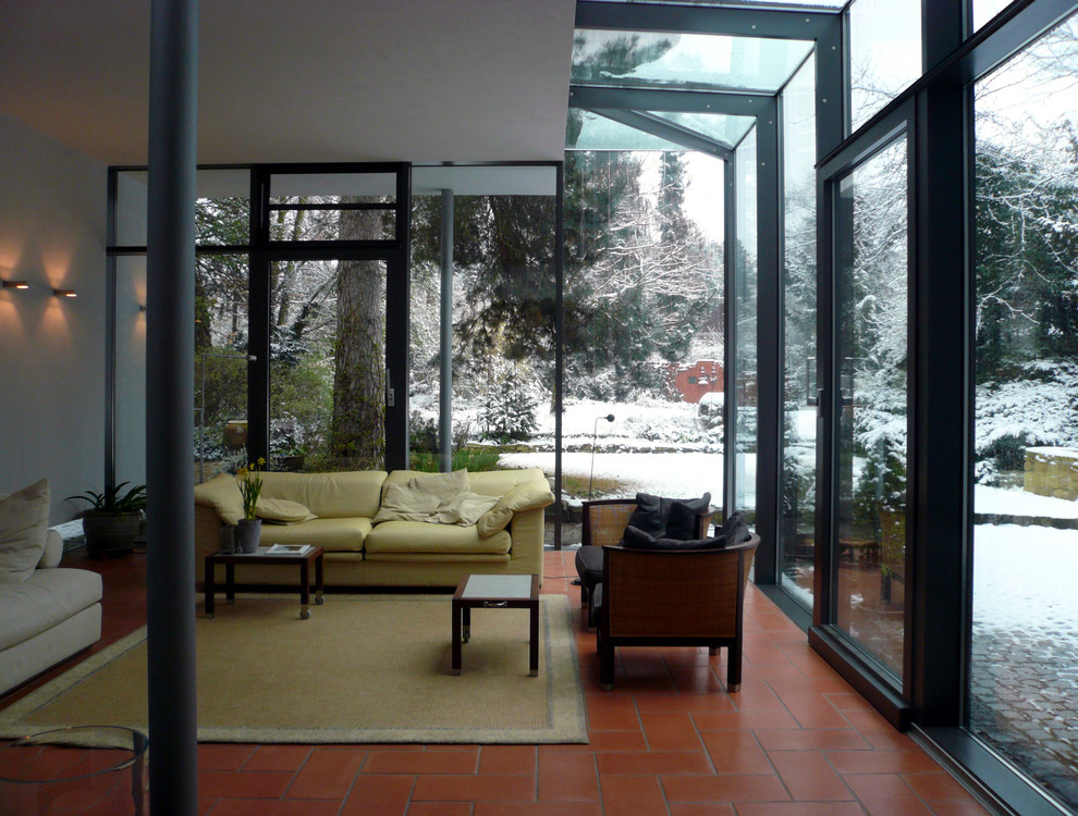 This is an example of a contemporary living room in Frankfurt.