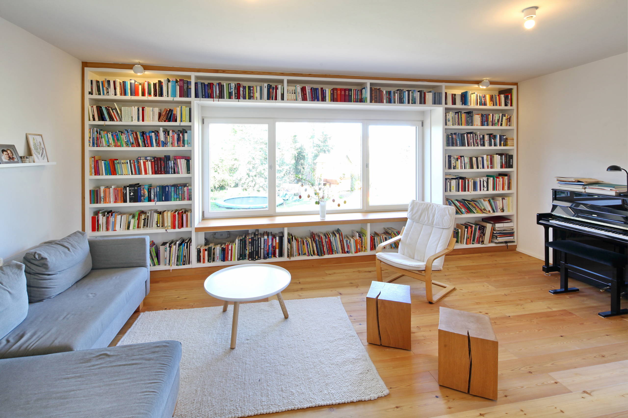 Stylische Idee: Eine Sitznische im Bücherregal