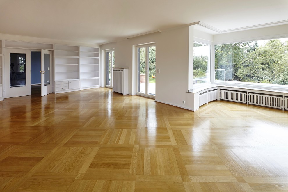 Inspiration for a huge timeless enclosed living room remodel in Essen