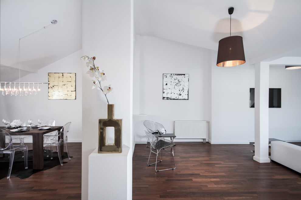Living room - contemporary living room idea in Berlin