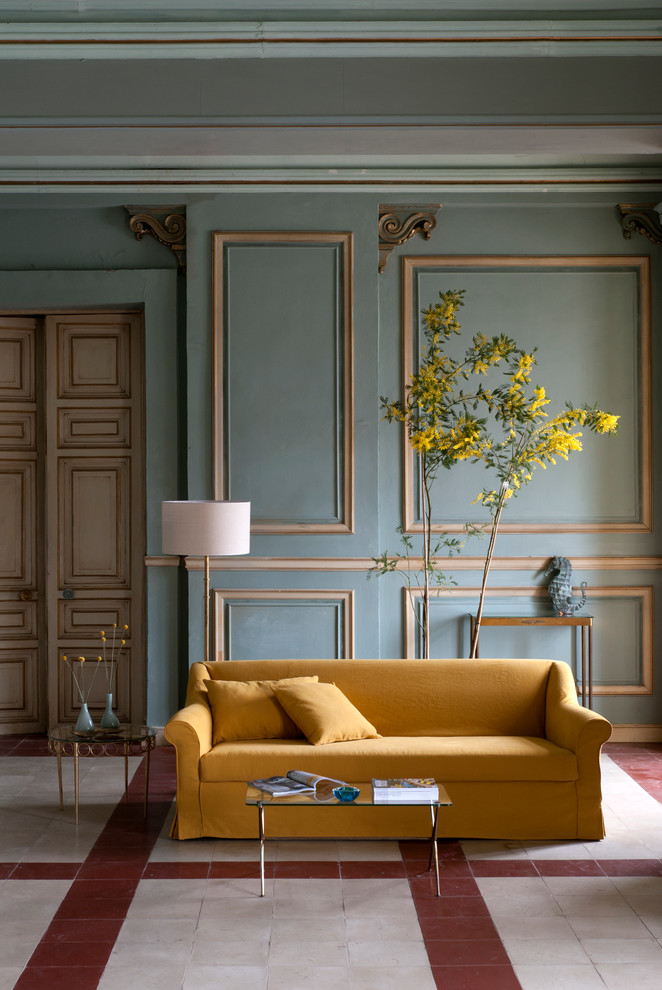 Источник вдохновения для домашнего уюта: парадная гостиная комната в классическом стиле с синими стенами без камина, телевизора
