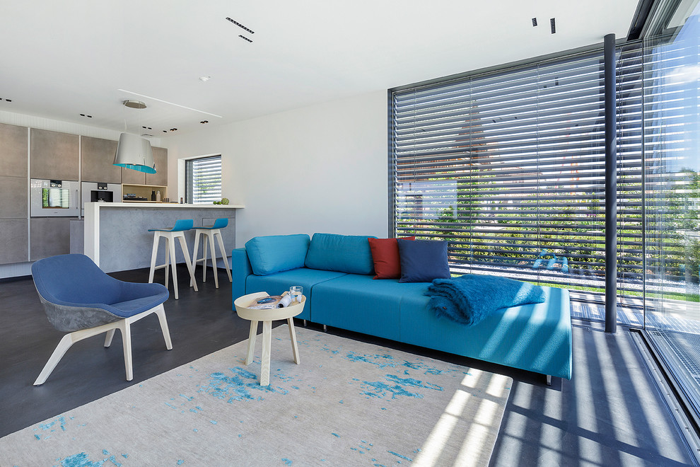 Свежая идея для дизайна: открытая гостиная комната в современном стиле с белыми стенами и полом из линолеума - отличное фото интерьера