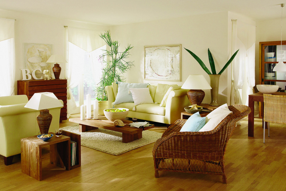 Пример оригинального дизайна: открытая гостиная комната в современном стиле с белыми стенами и паркетным полом среднего тона без телевизора