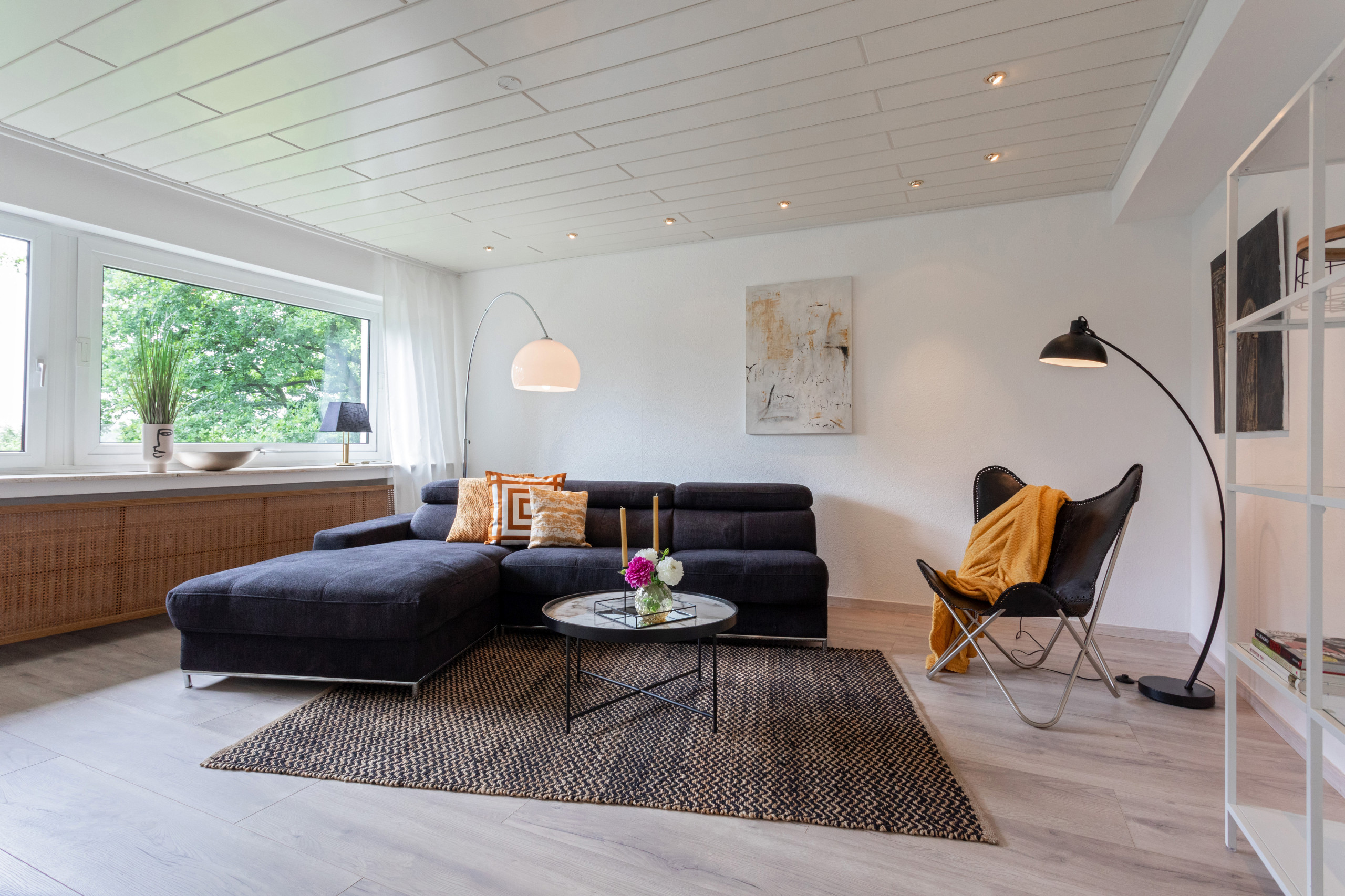 75 Moderne Wohnzimmer mit grauem Boden Ideen & Bilder - September 2023 |  Houzz DE