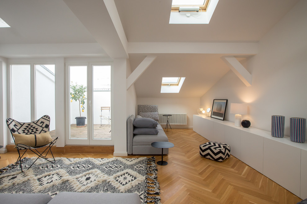 This is an example of a medium sized scandinavian living room in Berlin with brown walls and medium hardwood flooring.