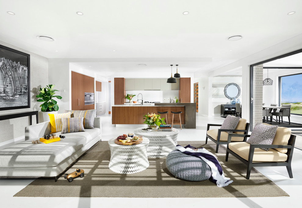Свежая идея для дизайна: большая открытая гостиная комната в современном стиле с белыми стенами без камина - отличное фото интерьера