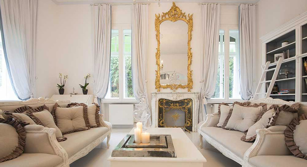 Esempio di un grande soggiorno classico con pareti bianche, camino classico, sala formale e nessuna TV