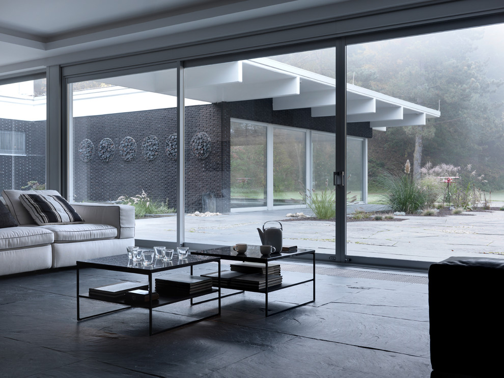 Contemporary living room in Stuttgart.