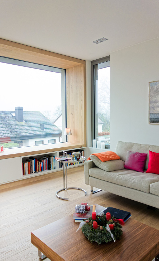 Design ideas for an expansive contemporary formal open plan living room in Frankfurt with white walls and light hardwood flooring.