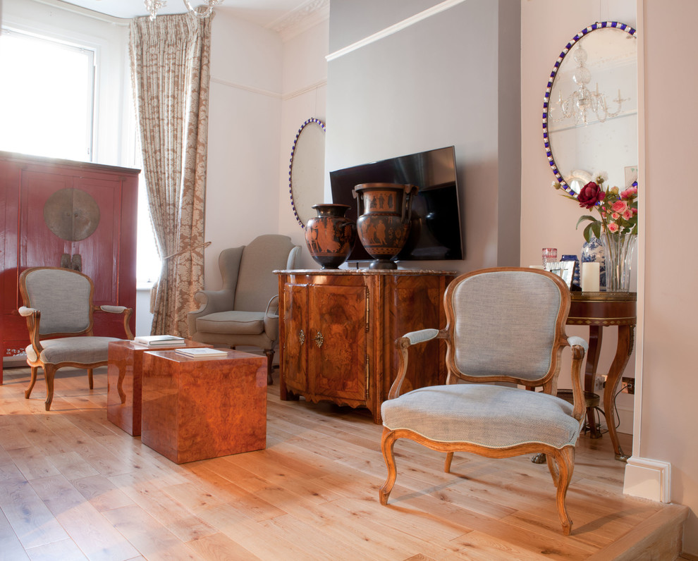 Elegant family room photo in London
