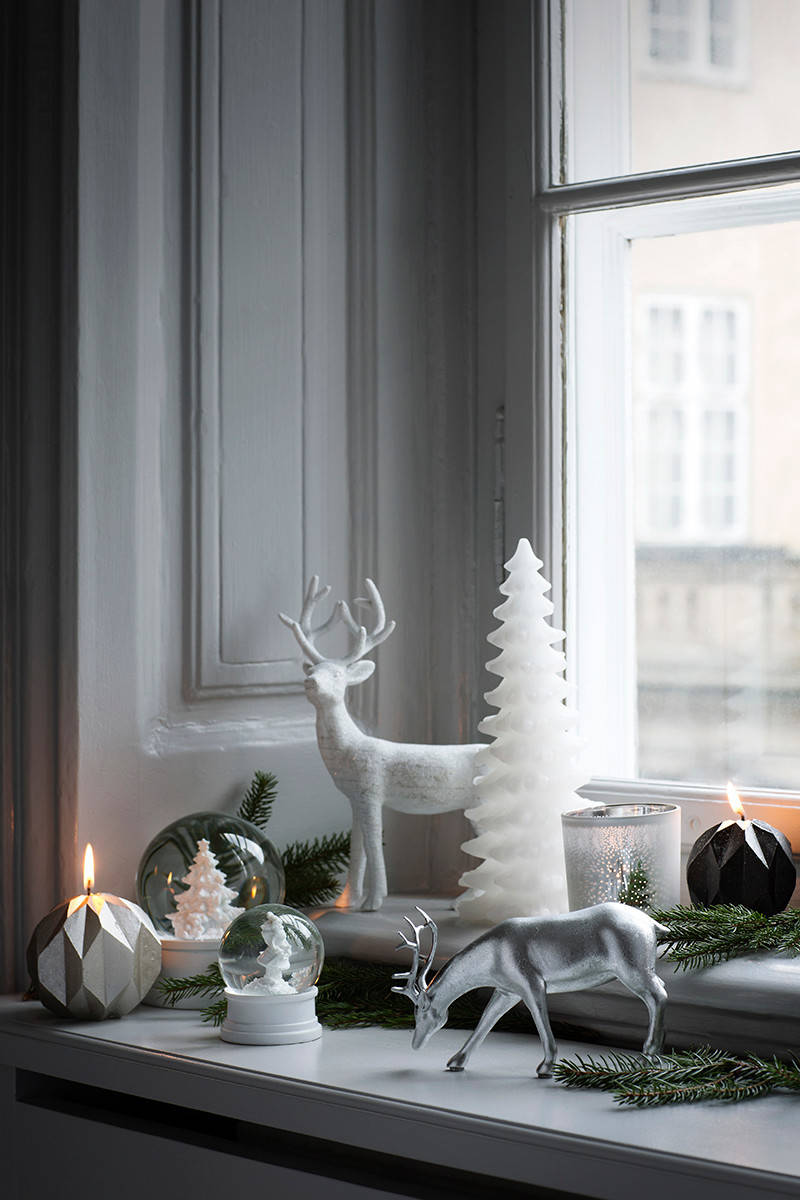 13 Ideen, wie Sie die Fensterbank weihnachtlich dekorieren