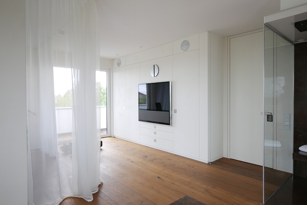 Example of a trendy living room design in Cologne