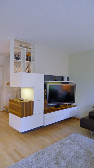 Weißer Wohnzimmerschrank als Raumteiler - Modern - Wohnzimmer - München -  von Koebe Moebel Werkstätten | Houzz