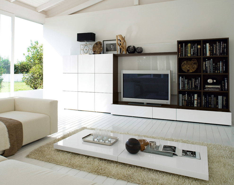 Idee per un grande soggiorno contemporaneo chiuso con pareti bianche, parquet chiaro e parete attrezzata