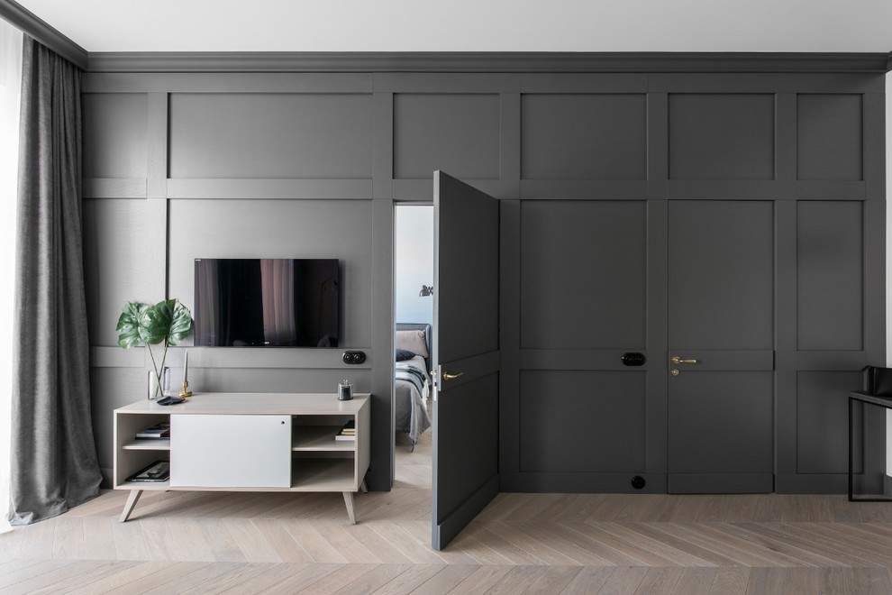 Bild på ett litet minimalistiskt allrum, med grå väggar och mellanmörkt trägolv