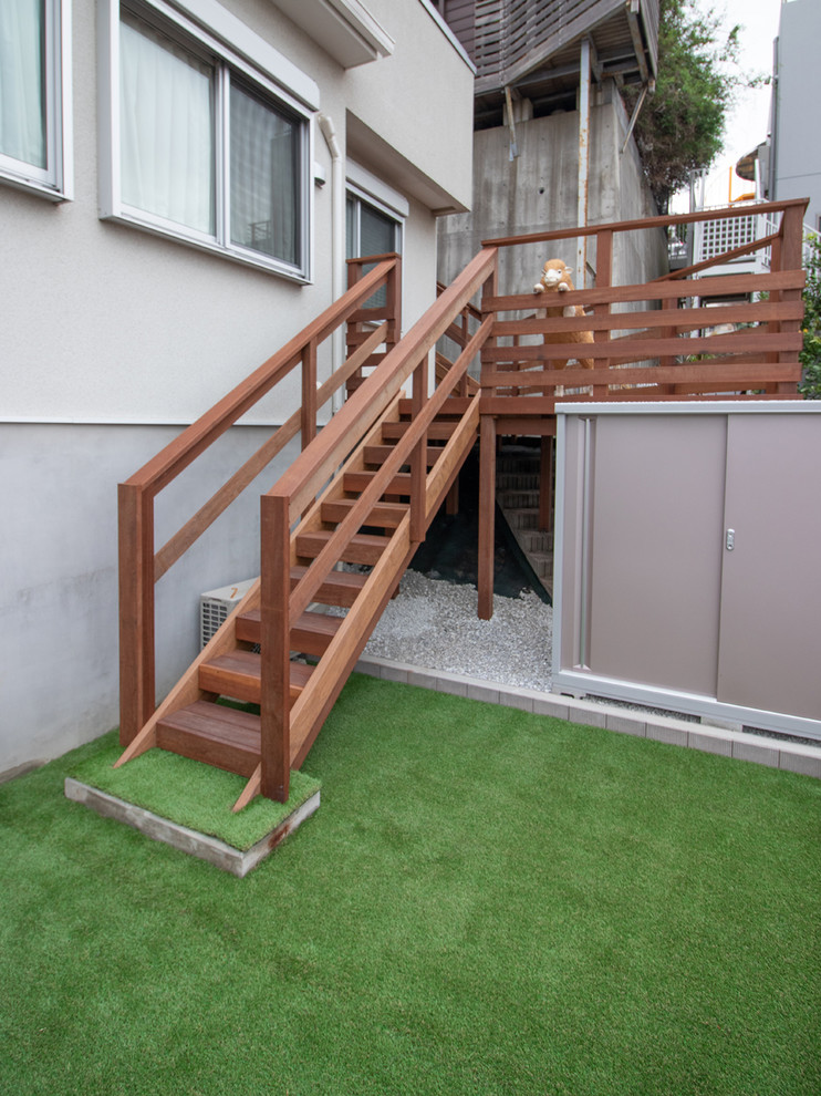 Inspiration för mellanstora moderna terrasser längs med huset
