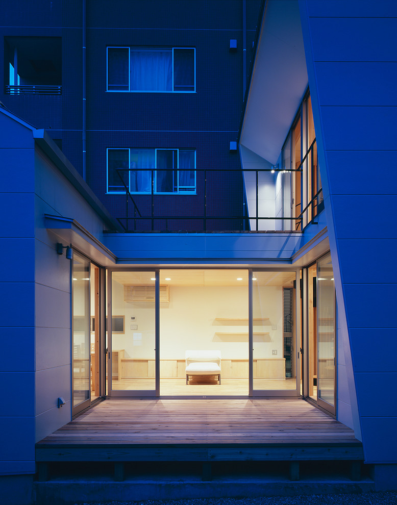 Kleine, Unbedeckte Moderne Terrasse in Tokio