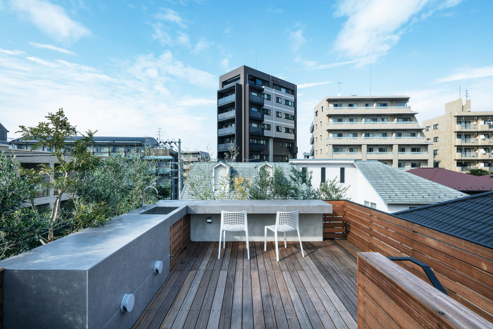 Photo of a modern terrace in Tokyo with a bar area.