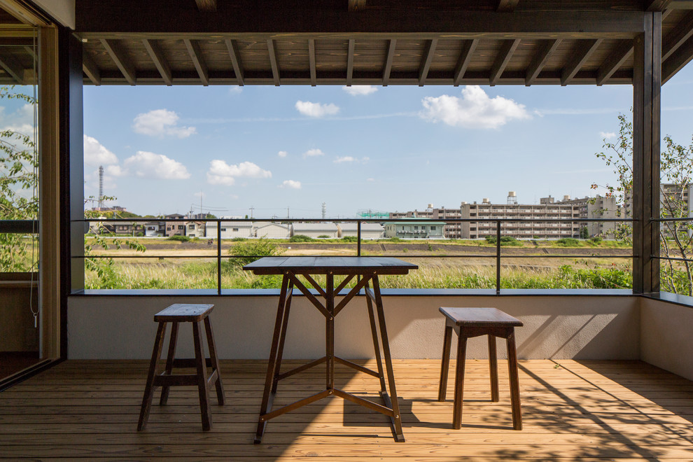 World-inspired terrace in Nagoya with a roof extension.