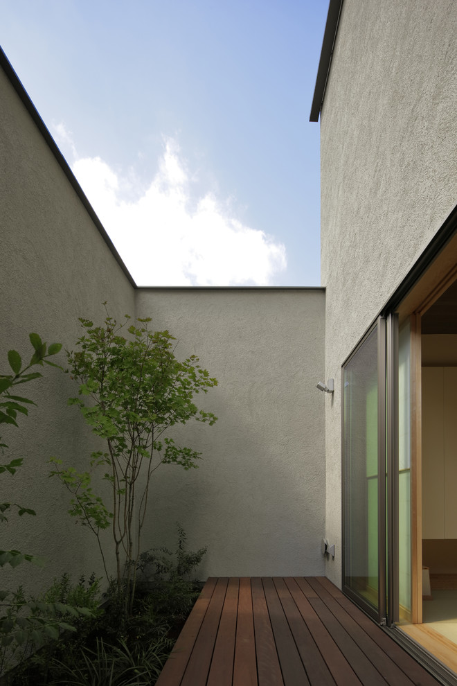 Design ideas for a modern terrace in Tokyo Suburbs.