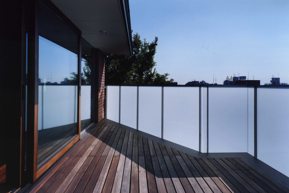 Réalisation d'un toit terrasse champêtre de taille moyenne avec des solutions pour vis-à-vis et une extension de toiture.