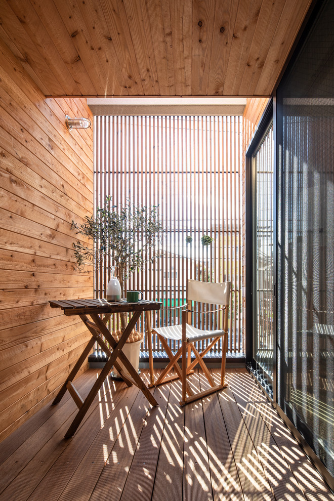 Diseño de terraza de estilo zen en patio lateral y anexo de casas