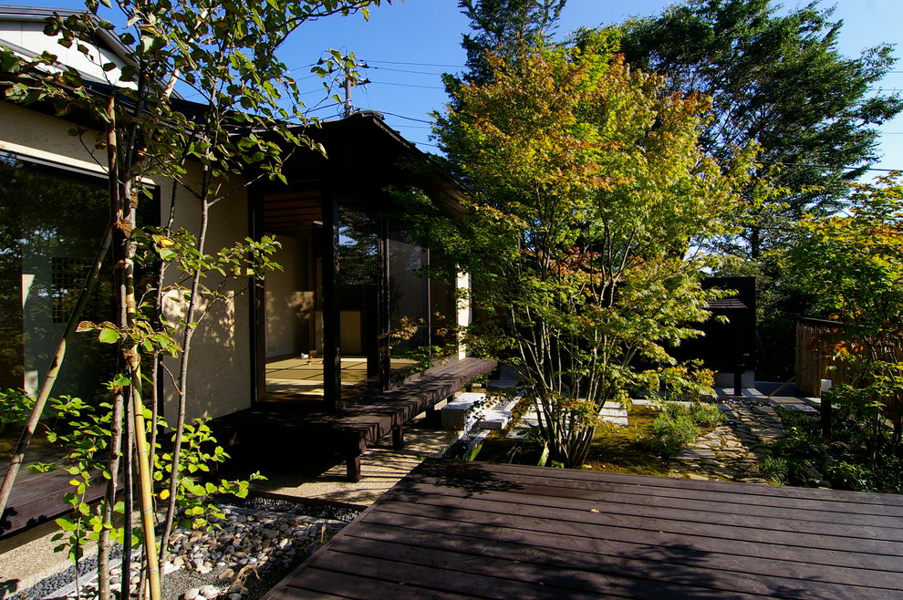 Ejemplo de terraza de estilo zen en anexo de casas